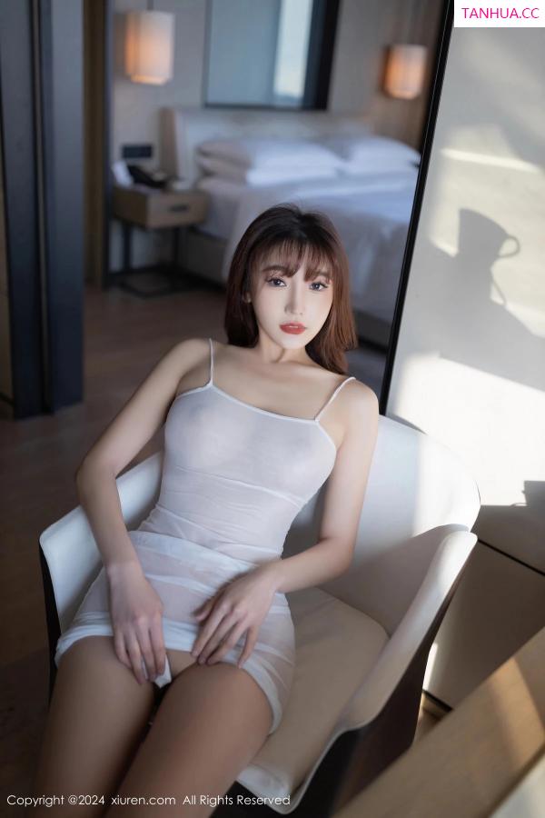 陆萱萱  [XiuRen]高清写真图 2024.02.22 No.8131 陆萱萱 美腿性感第17张图片